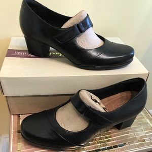 Clark’s Rosalyn Wren black pumps